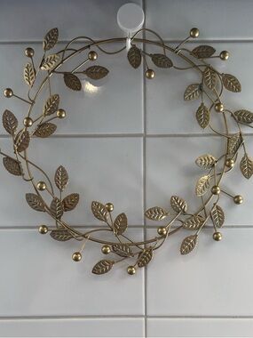 Jilly Box - Gold Leaf Metal Wreath Wall Decor - Home Holiday